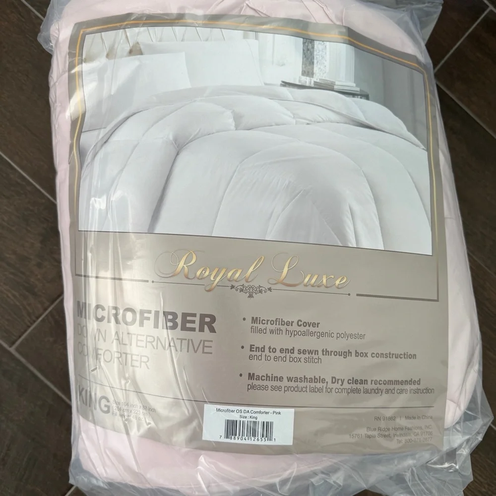 🆕 Royal Luxe King Size Microfiber Down Alternative Comforter 🌸 Light Pink –🌸NWT